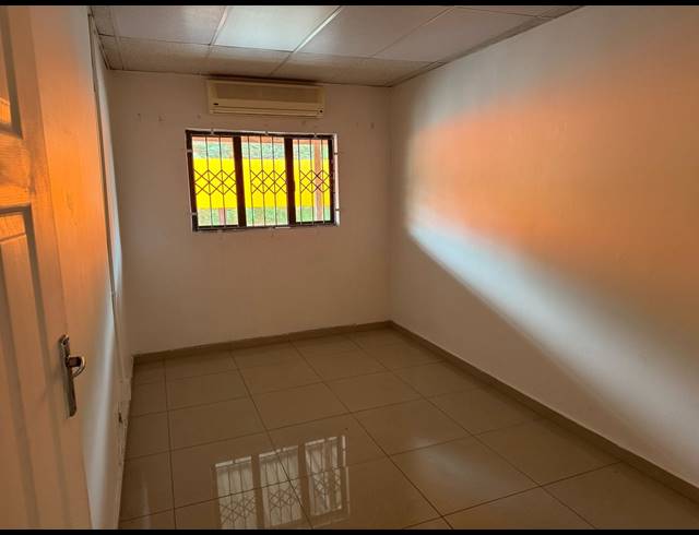 90M² OFFICE TO LET IN BRIARDENE